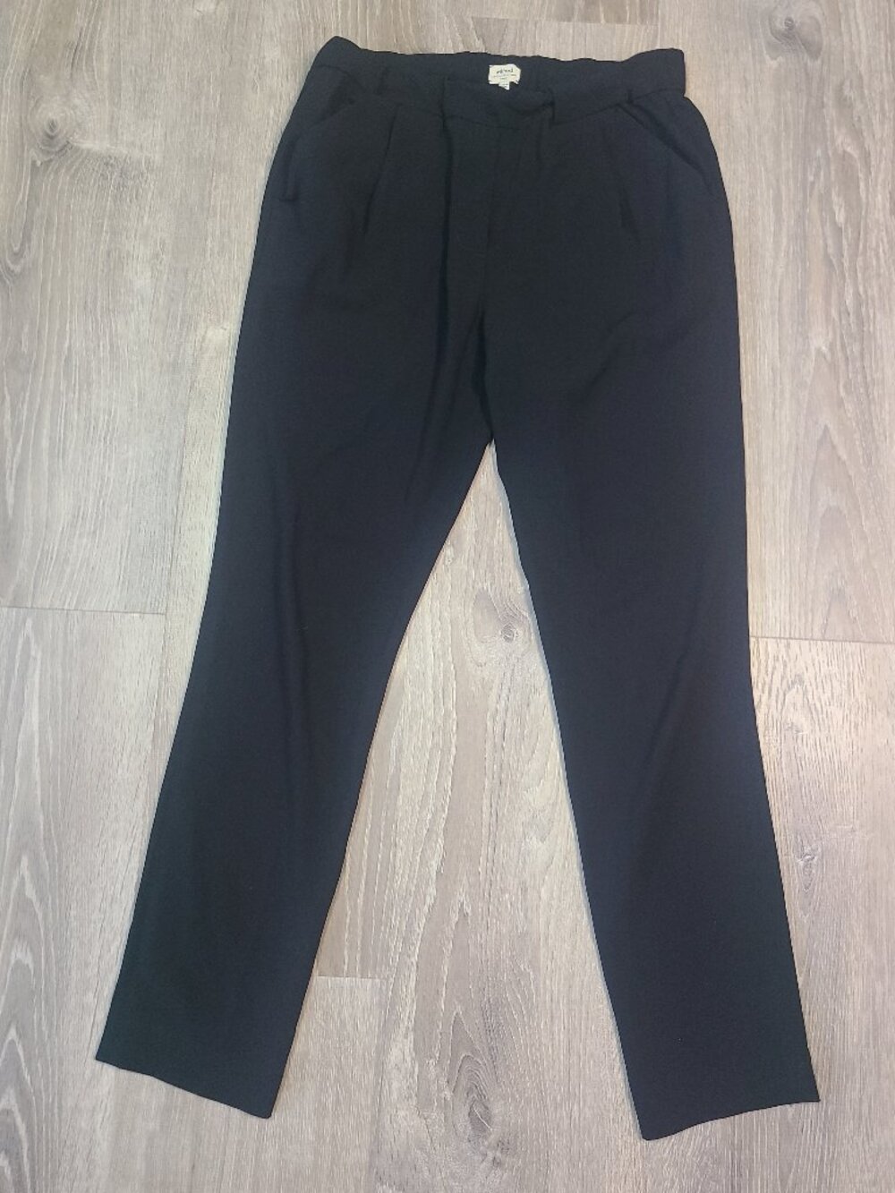 Wilfred Aritzia High Rise Pleated Tapered Trousers Dress Pants Black Size 4